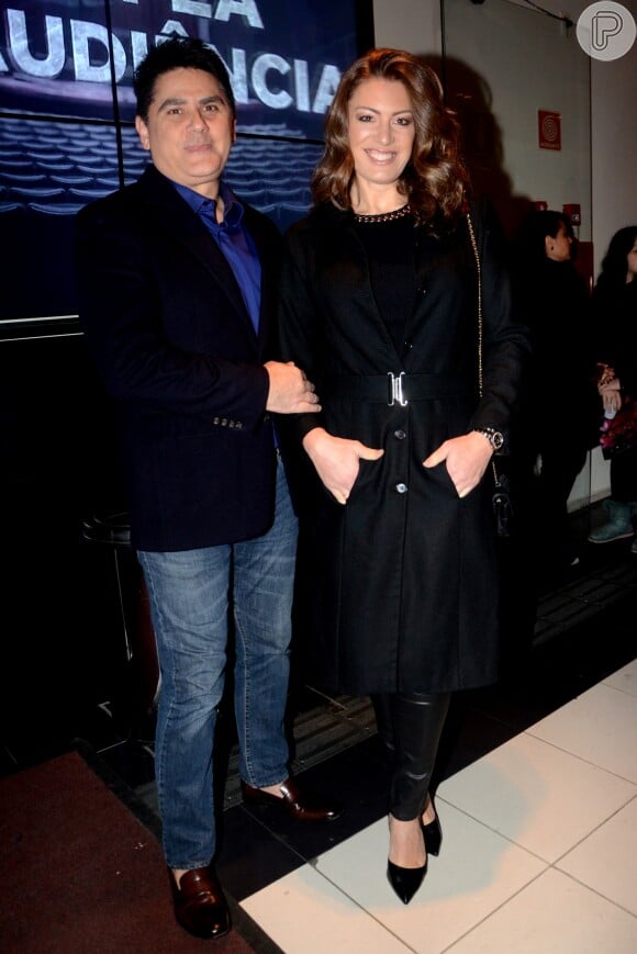 O casal César Filho e Elaine Mickely estiveram na estreia VIP de 'Os Dez Mandamentos - O Musical'
