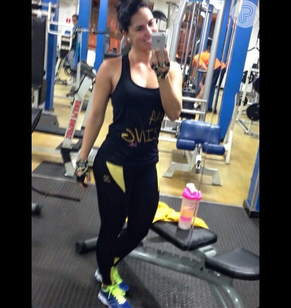 Namorada de Zezé Di Camargo, Graciele Lacerda gosta de exibir sua rotina na academia em fotos e vídeos no Snapchat