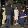 Justin Bieber saiu enrolado em um lençol da Termas Centaurus, no Rio. O local é conhecido por oferecer entretenimento adulto na cidade