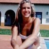 Pelo Instagram, Joana Prado mostrou imagem antiga e brincou sobre o corpo na juventude: 'Olha a foto que achei minha novinha. Magrela de tudo!'