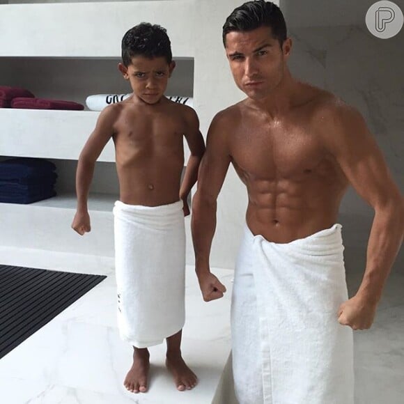 Cristiano Ronaldo adora compartilhar fotos com o filho, Cristiano Ronaldo Junior, na web