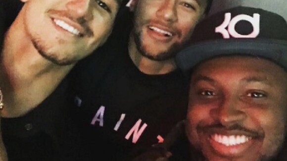 Neymar e Gabriel Medina se divertem em bar de Thiaguinho em SP: 'Não pode parar'