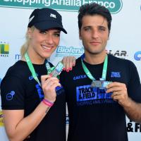 Bruno Gagliasso e Giovanna Ewbank vão à corrida e atraem fãs, em SP