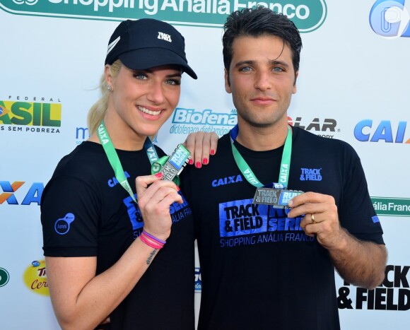 Bruno Gagliasso e Giovanna Ewbank participam de corrida, em São Paulo, em 3 de novembro de 2013