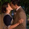 Celso (Rainer Cadete) e Maria (Bianca Bin) selam o compromisso com um beijo, na novela 'Êta Mundo Bom!'