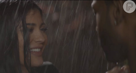 Kylie Jenner protagoniza novo clipe de PartyNextDoor e troca beijos com o rapper na chuva