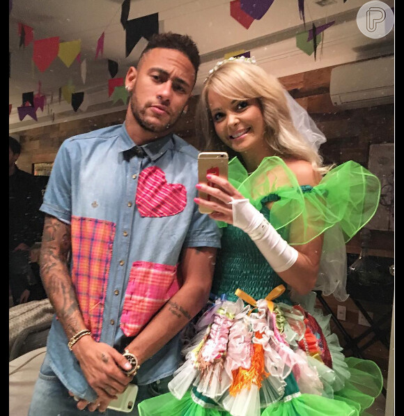 Neymar vem sendo apontado como affair da ring girl Jhenny Andrade