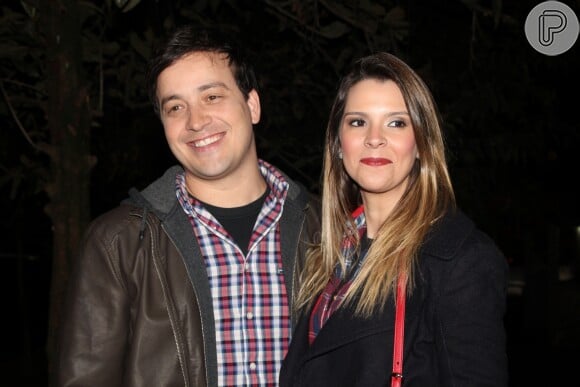 Rafael Cortez teve a companhia da namorada, Alessandra Fernandez