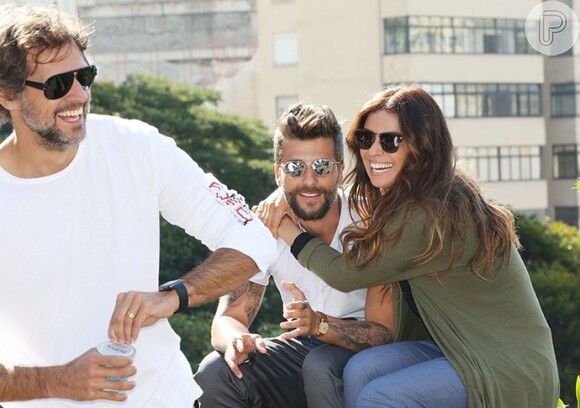 Giovanna Antonelli e Bruno Gagliaso se divertiram com o marido dela, o diretor Leonardo Nogueira, no intervalo das gravações da novela 'Sol Nascente'