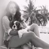 Anitta compartilhou momento caseiro com o cachorro com seus seguidores na folga de domingo, 26 de junho de 2016