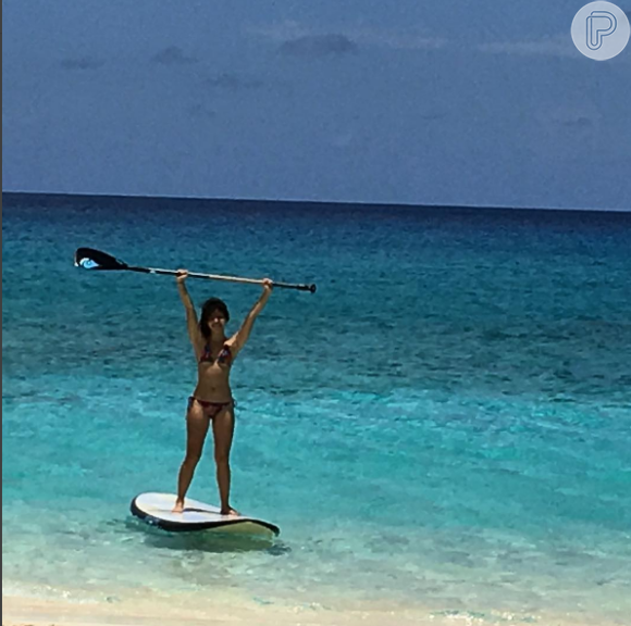 Ator publicou foto de Pally Siqueira praticando stand up paddle no arquipélago das Ilhas Turcas e Caicos neste domingo, 26 de junho de 2016