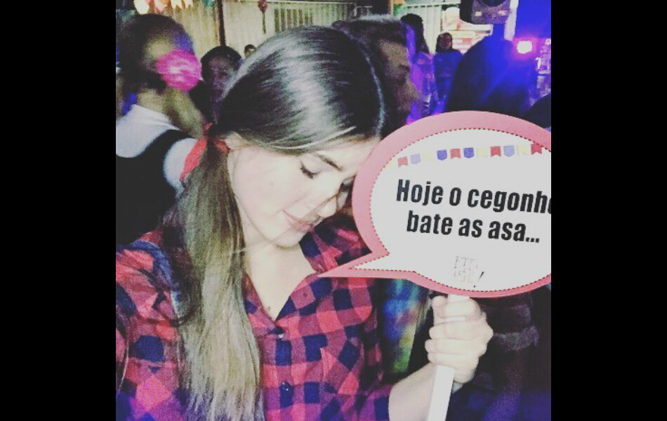 Camila Queiroz e Klebber Toledo se divertem em festa junina de 'Êta Mundo  Bom!' - Purepeople