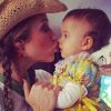 Luana Piovani posa com a filha Liz, de 9 meses