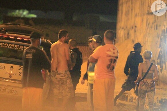 Justin Bieber cria confusão com paparazzo, que chama a polícia na UPP da Rocinha 