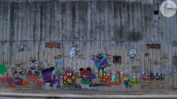 Justin Bieber deixa sua marca em muro do Rio