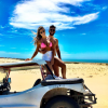 Gusttavo Lima e a mulher, Andressa Suita, curtiram nesta segunda-feira, 27 de junho de 2016, um passeio de buggy em uma praia do Ceará