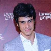 Mateus Solano rebate campanha contra sexo entre personagens em 'Liberdade'