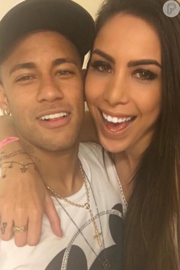 Neymar ficou com Gabi Miranda, musa da escola de samba Unidos do Peruche, em uma boate no Rio no domingo, 26 de junho de 2016