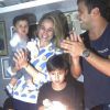 Fernanda Gentil comemora 10 meses do filho, Gabriel, ao lado do ex-marido, Matheus Braga, nesta terça-feira, 28 de junho de 2016