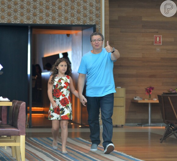 Em fevereiro de 2016, Boninho já apareceu mais magro em passeio com a filha, Isabella