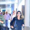 Juliana Paes viaja com óculos de 1,8 mil usado em 'Totalmente Demais' nesta quarta-feira, dia 29 de junho de 2016