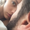 Chay Suede e Laura Neiva dividem com seus seguidores do Instagram imagens em que aparecem em clima de intimidade