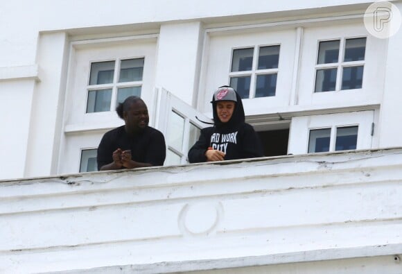 Justin Bieber foi expulso do hotel Copacabana Palace, na Zona Sul do Rio de Janeiro, no dia 3 de novembro de 2013, após quebrar objetos do quarto e tentar entrar no local com garotas de programa