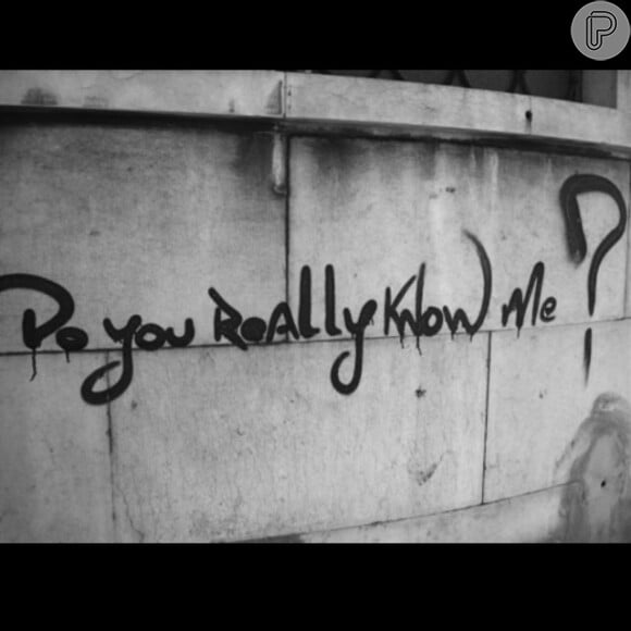 O cantor Justin Bieber publicou uma imagem em sua conta no Instagram, nesta quarta-feira, 6 de novembro de 2013, de uma pixação em um muro em que escreveu 'Você realmente me conhece?'