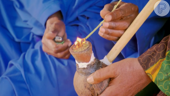 A ganja é usada em muitos rituais rastafáris e Gloria Maria foi convidada a participar de um deles ao encerrar a matéria