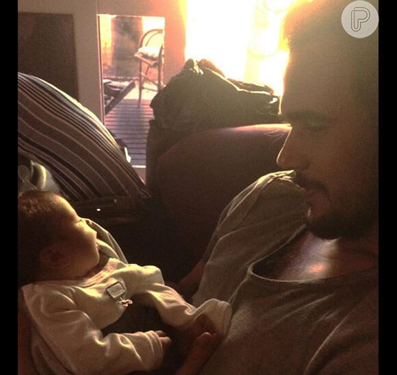 Antônio, de 2 meses, é o primeiro filho de Bruno Ferrari, elogiado por sua atuação em 'Liberdade, Liberdade'