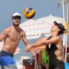 Fernanda Lima e Rodrigo Hilbert costumam jogar vôlei em praia da Zona Sul do Rio de Janeiro