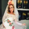 Angélica publicou fotos de seu vestido de noiva, usado na festa julina, que aconteceu no domingo, 3 de junho de 2016