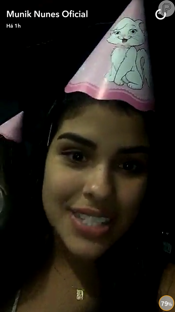 Ex-BBB Munik ganha bolsa de R$ 1,8 mil e festa de aniversário dos fãs nesta segunda-feira, dia 04 de julho de 2016