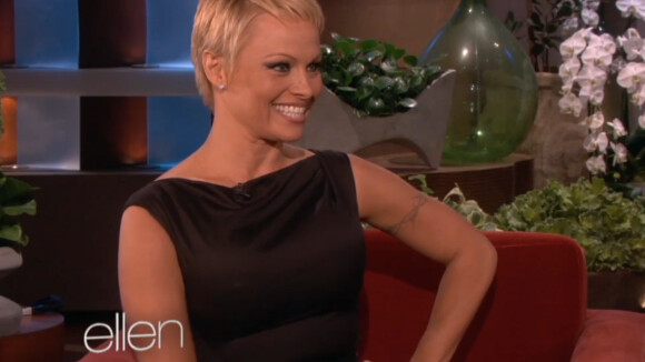 Pamela Anderson fala sobre novo corte de cabelo: 'Para recomeçar do zero'