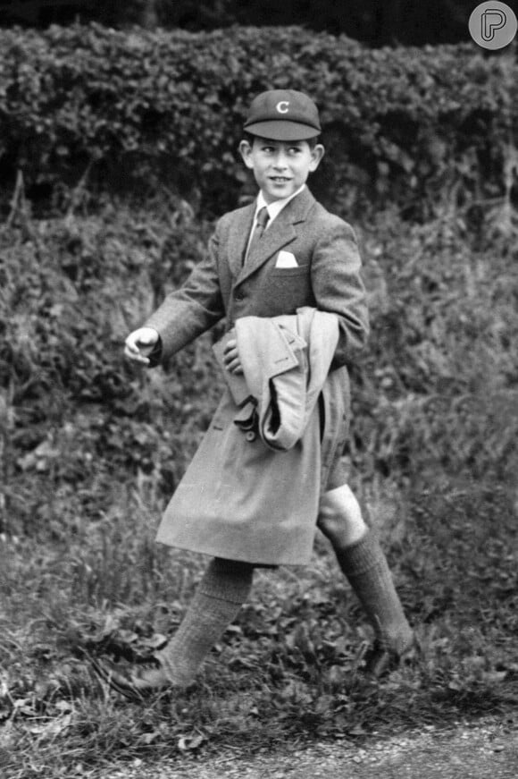 O príncipe de Gales aos 10 anos estudava na Cheam School, em Berkshire. Foto de julho de 1958
