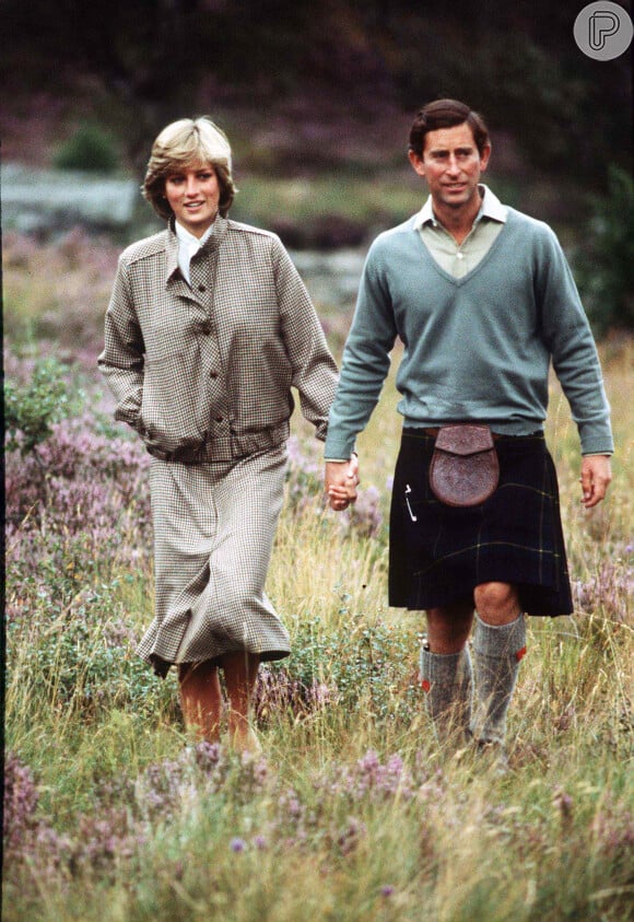O príncipe Charles e Diana posaram para a imprensa em sua lua de mel em Balmoral, na Escócia, Reino Unido, em agosto de 1981