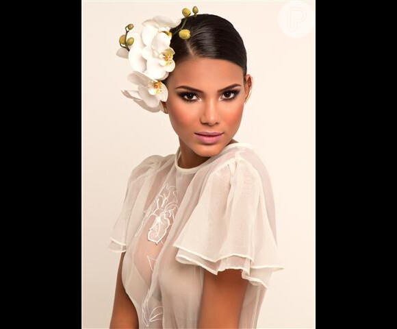Jakelyne Oliveira, além de Miss Brasil 2013, é conhecida por ser a sósia da atriz Bruna Marquezine