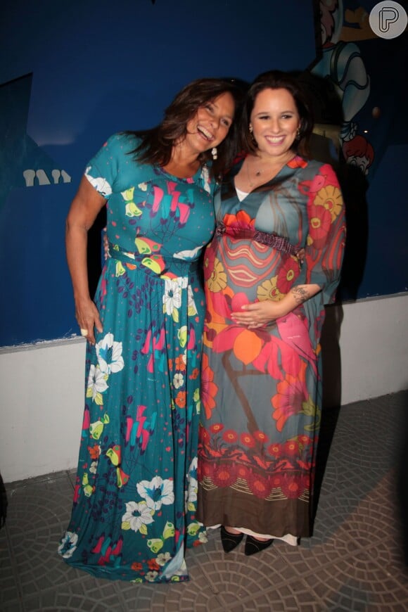 Mariana Belém com a mãe, Fafá de Belém, quando ainda estava grávida de Laura