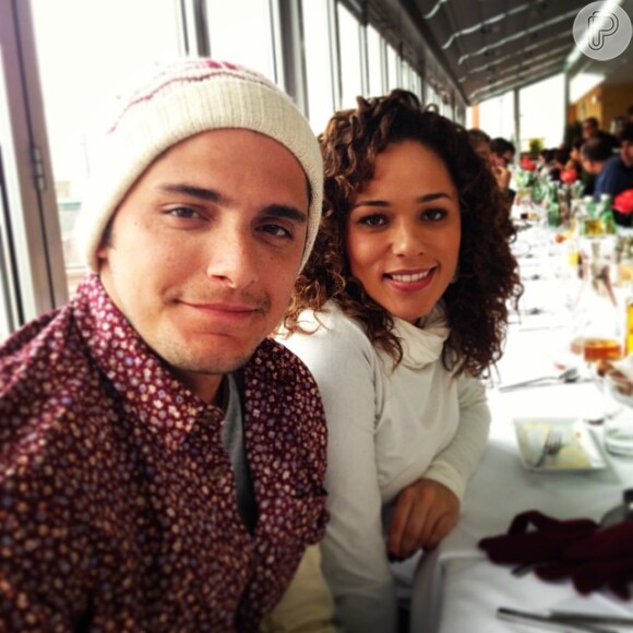 Bruno Gissoni e Roberta Almeida posam juntos durante almoço em Viena, na Áustria