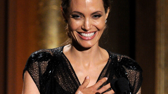 Angelina Jolie recebe Oscar honorário por trabalho com refugiados de guerra