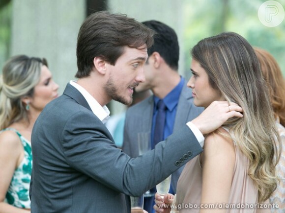 Lili (Juliana Paiva) decide terminar seu noivado com Marcelo (Igor Angelkorte), em 'Além do Horizonte', em 20 de novembro de 2013