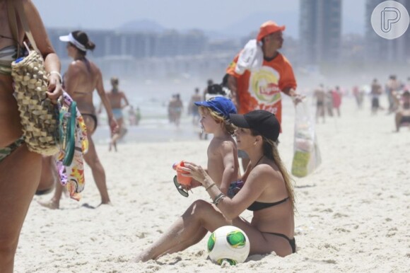 Danielle gosta de curtir o verão do Rio nas praias cariocas