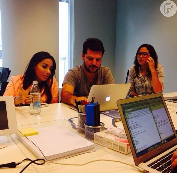Anitta se reuniu com a equipe do Facebook Brasil para conversar com fãs brasileiros
