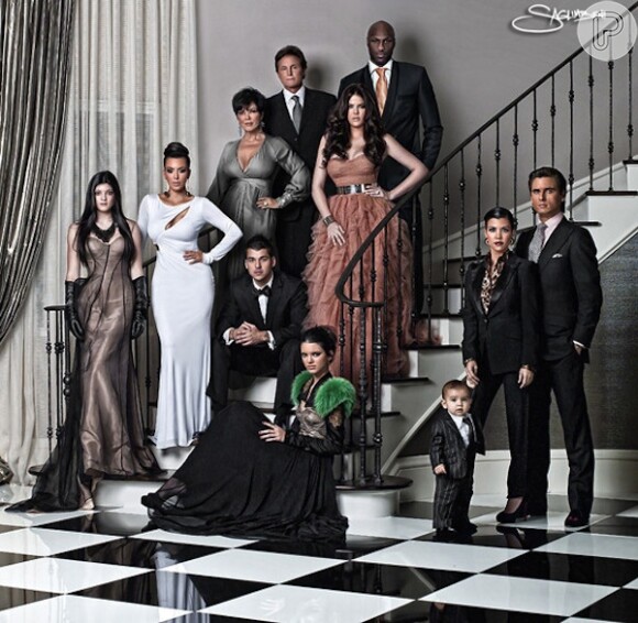 Família Kardashian posa para foto em Cartal de Natal de 2011