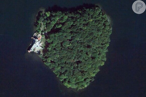A Petra Island, ilha que Angelina Jolie comprou para Brad Pitt, fica a 80 km de Nova York e tem formato de coração