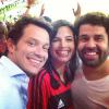 Emanuelle Araújo posa sorridente na torcida do Flamengo 