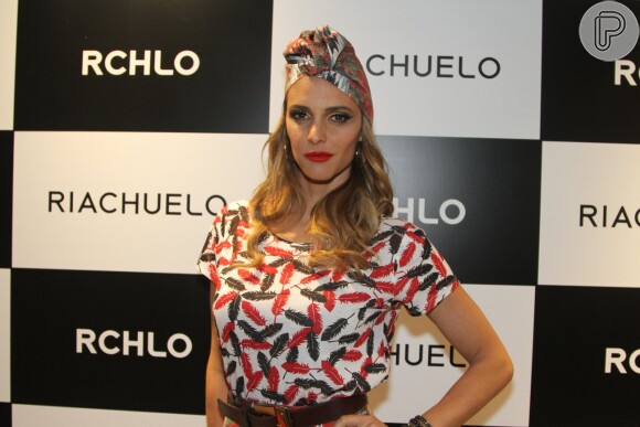 Fernanda Lima participou de um evento de moda na quarta-feira, 28 de novembro de 2013, em São Paulo, e falou sobre a polêmica com a Fifa. "Só porque sou branquinha?", disse