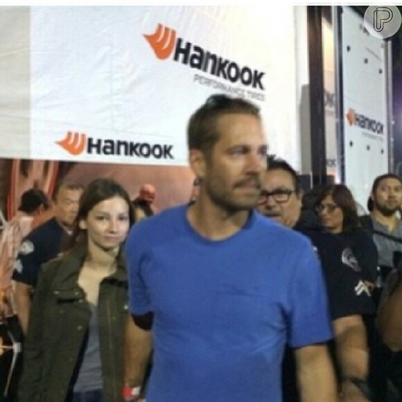 Paul Walker esteve em um evento acompanhado da filha, Meadow Rain Walker, em outubro, e circulou de mãos dadas com ela