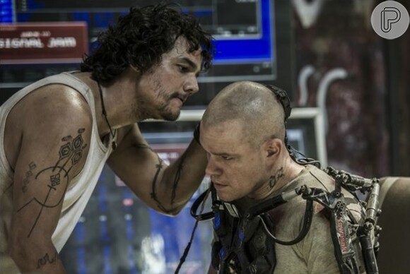 Matt Damon contracena com o ator brasileiro Wagner Moura no filme 'Elysium', lançado em setembro de 2013