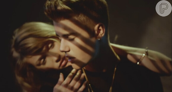 O cantor Justin Bieber lançou o videoclipe da música 'All that Matters', do seu último álbum, 'Believe'